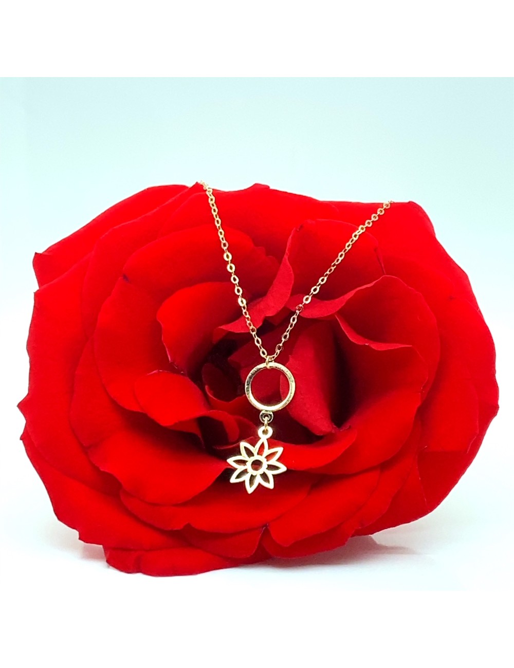 Lantisor cu pandantiv din aur galben de 14k