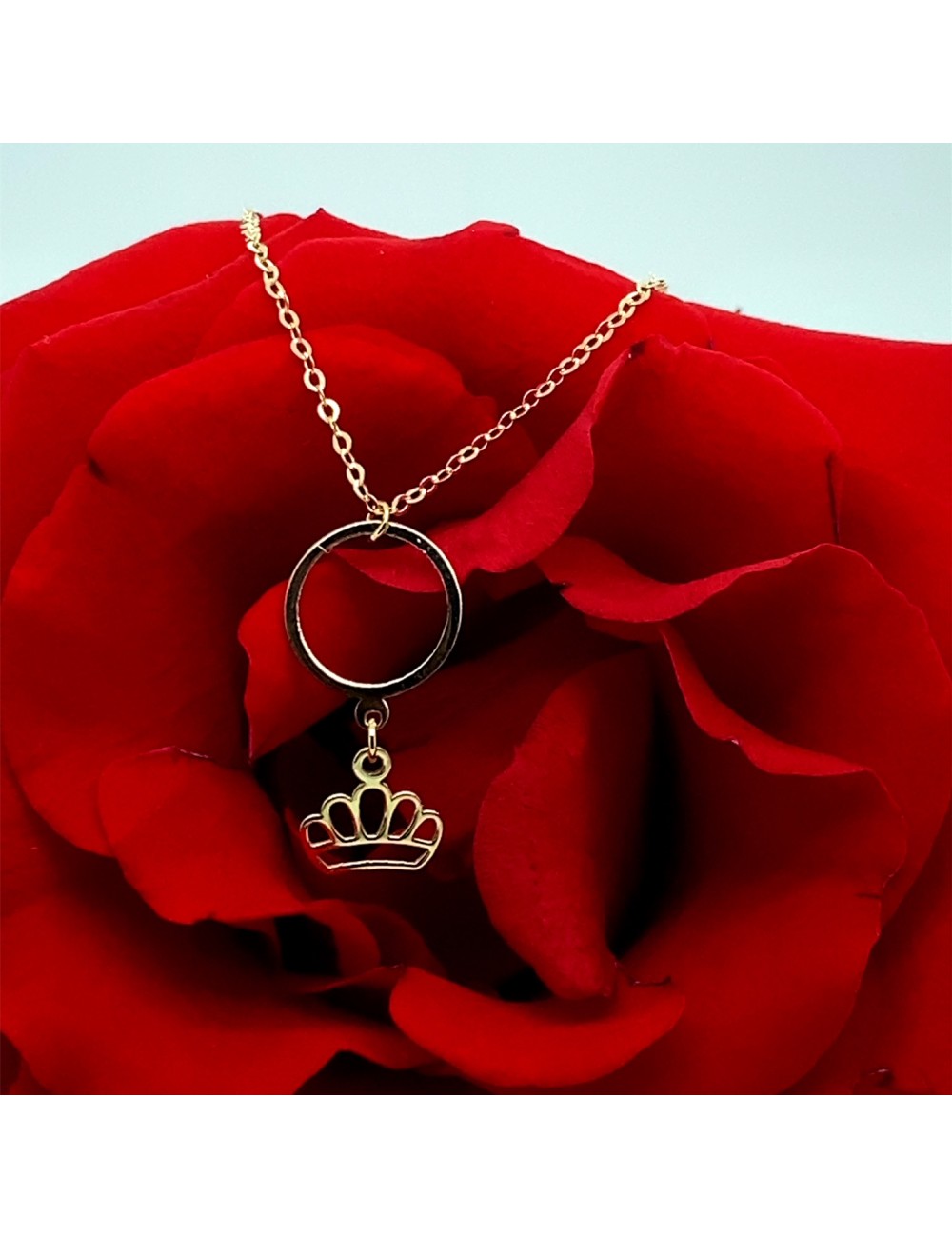 Lantisor cu pandantiv coroana din aur galben de 14k