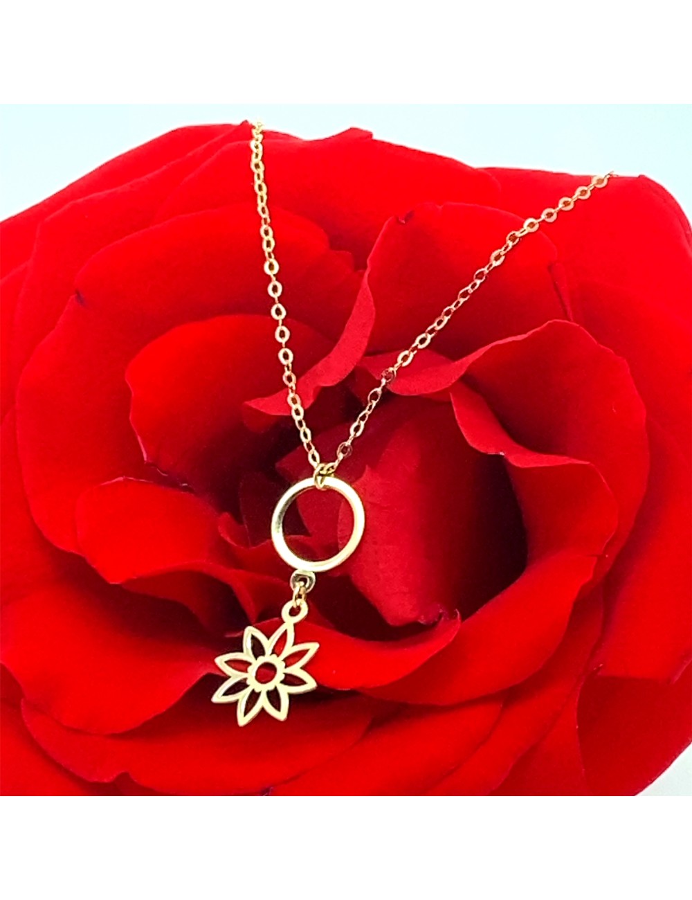 Lantisor cu pandantiv din aur galben de 14k