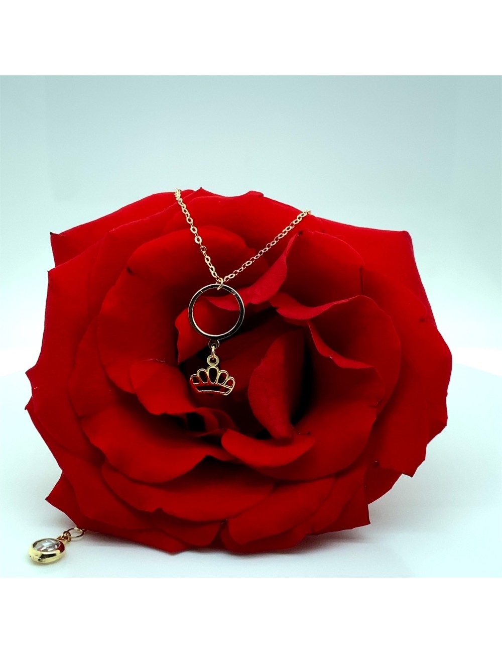 Lantisor cu pandantiv coroana din aur galben de 14k