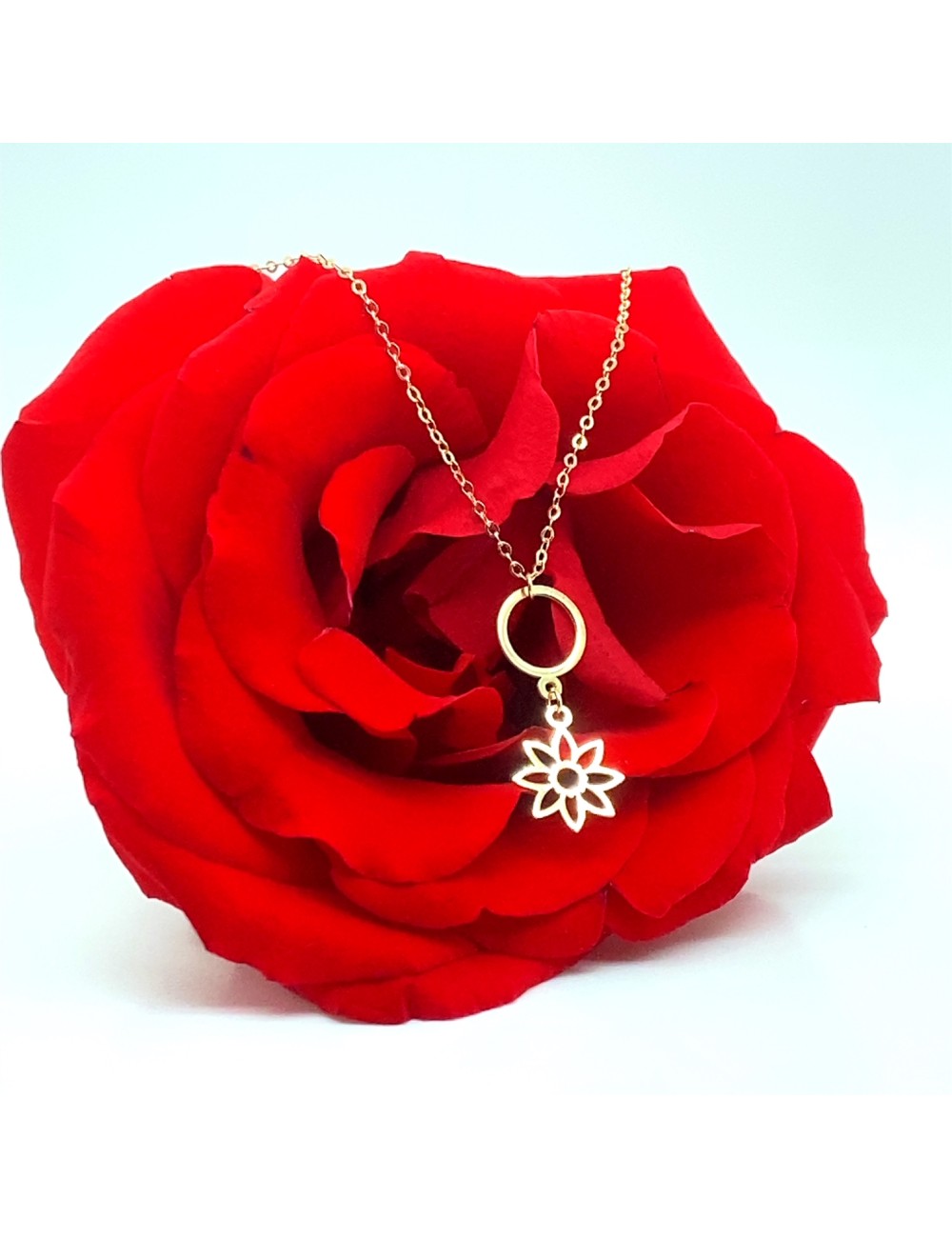 Lantisor cu pandantiv din aur galben de 14k