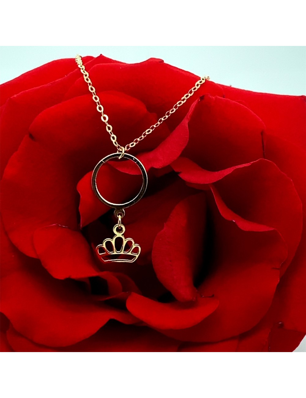 Lantisor cu pandantiv coroana din aur galben de 14k