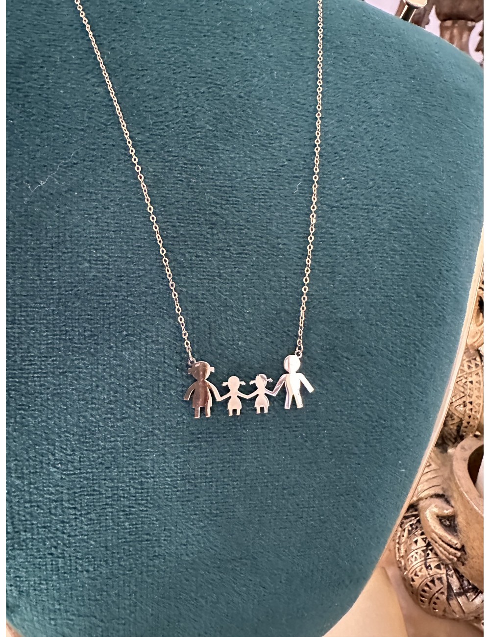 Lantisor cu familie cu 4 membri din aur galben de 14k