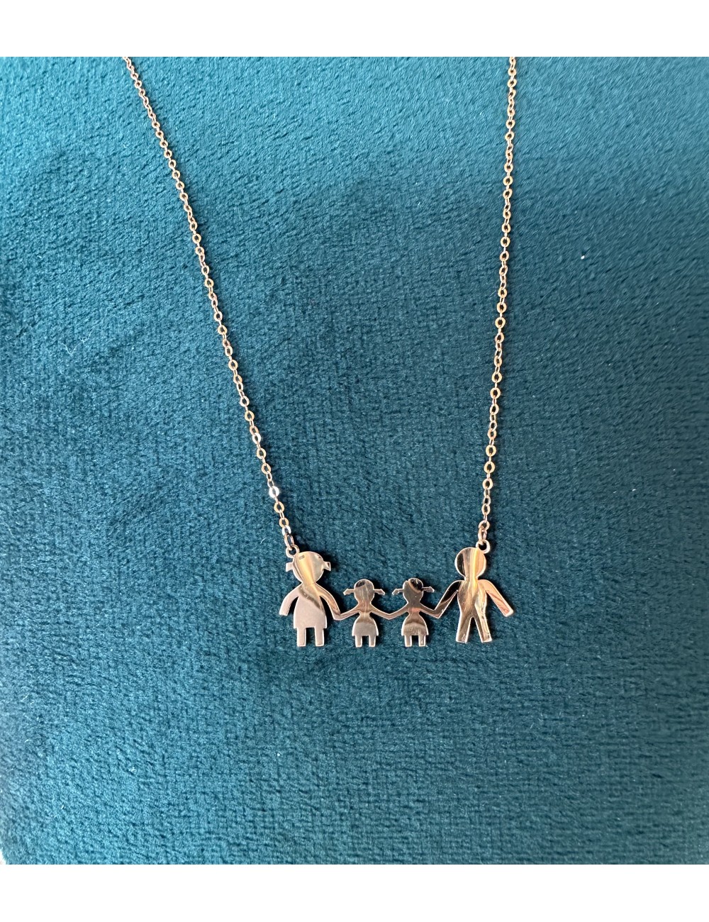 Lantisor cu familie cu 4 membri din aur galben de 14k